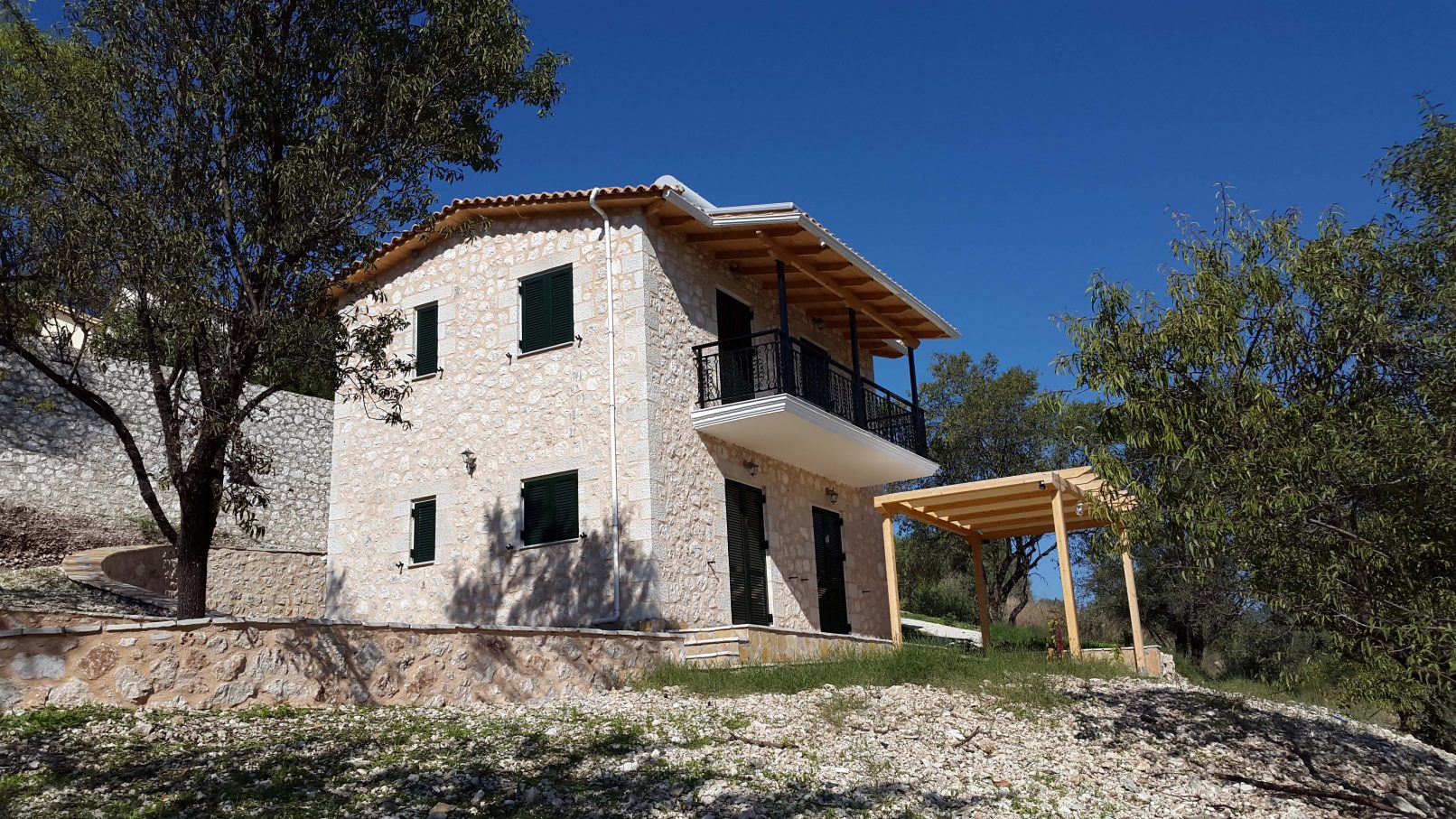 Lefkas Domi Dyo Diorofes Katoikies Agios Petros