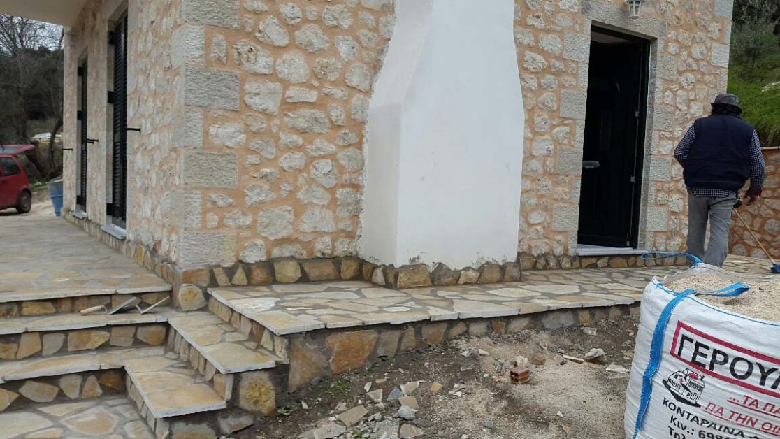 Lefkas Domi Dyo Diorofes Katoikies Agios Petros