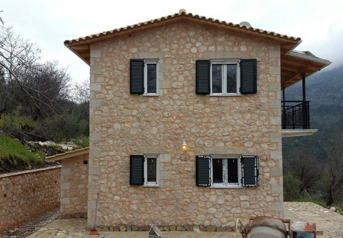 Lefkas Domi Dyo Diorofes Katoikies Agios Petros