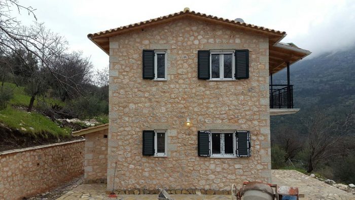 Lefkas Domi Dyo Diorofes Katoikies Agios Petros