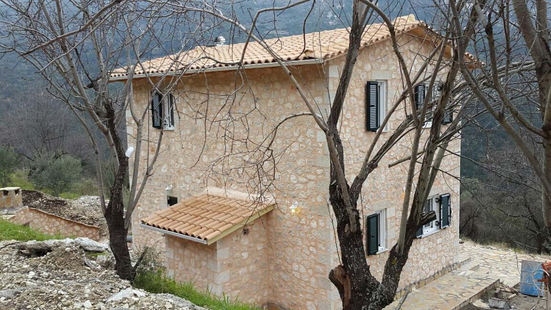 Lefkas Domi Dyo Diorofes Katoikies Agios Petros