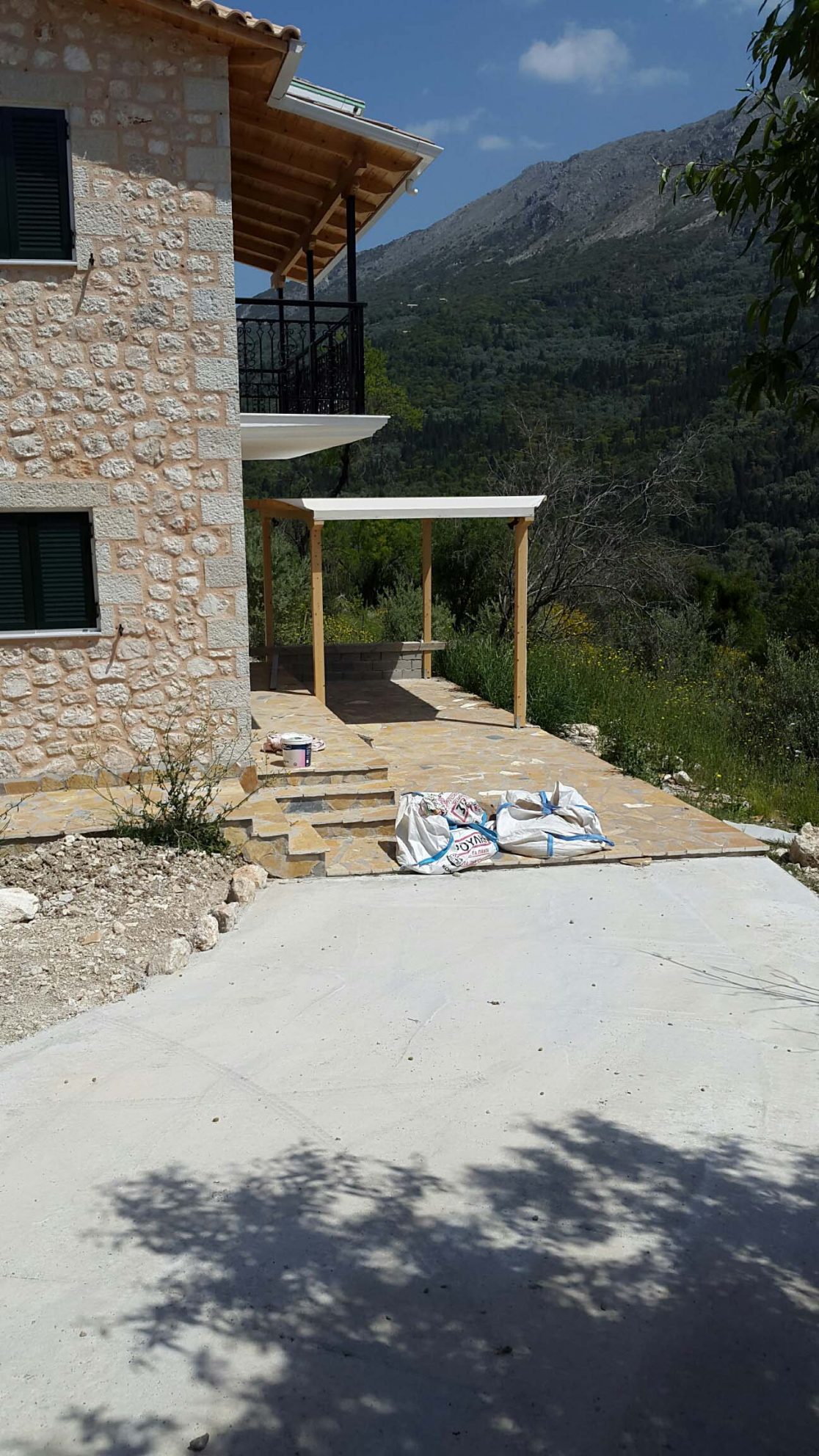 Lefkas Domi Dyo Diorofes Katoikies Agios Petros