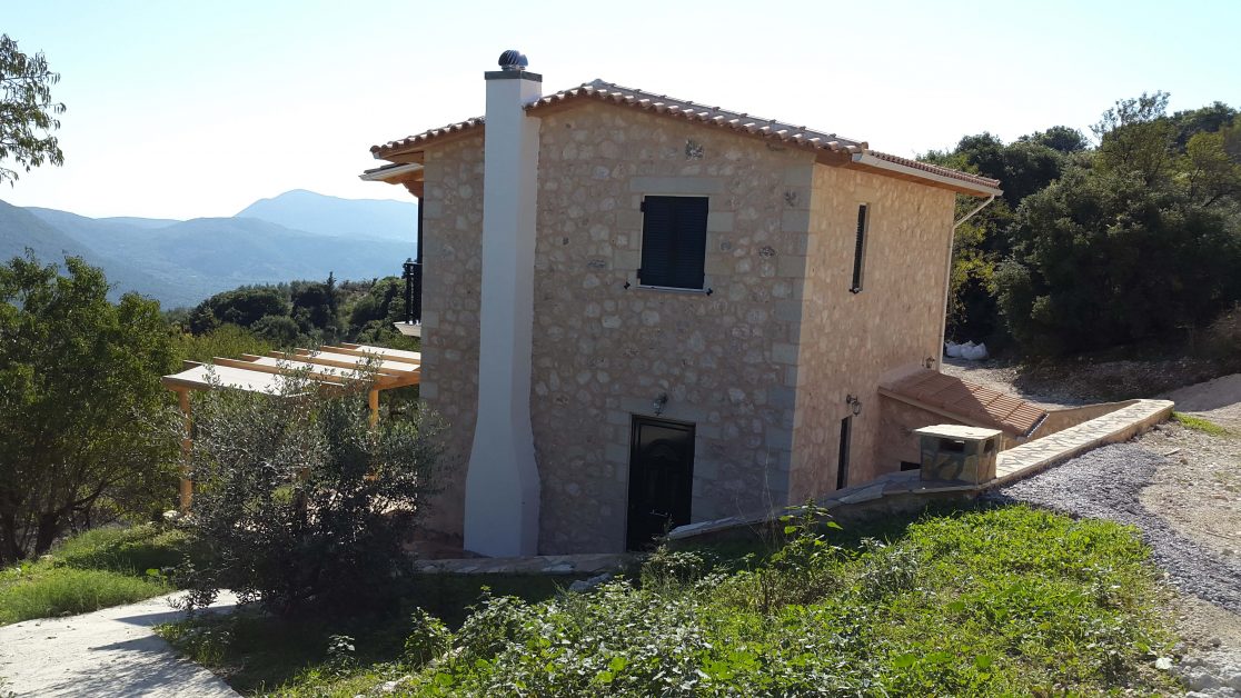 Lefkas Domi Dyo Diorofes Katoikies Agios Petros