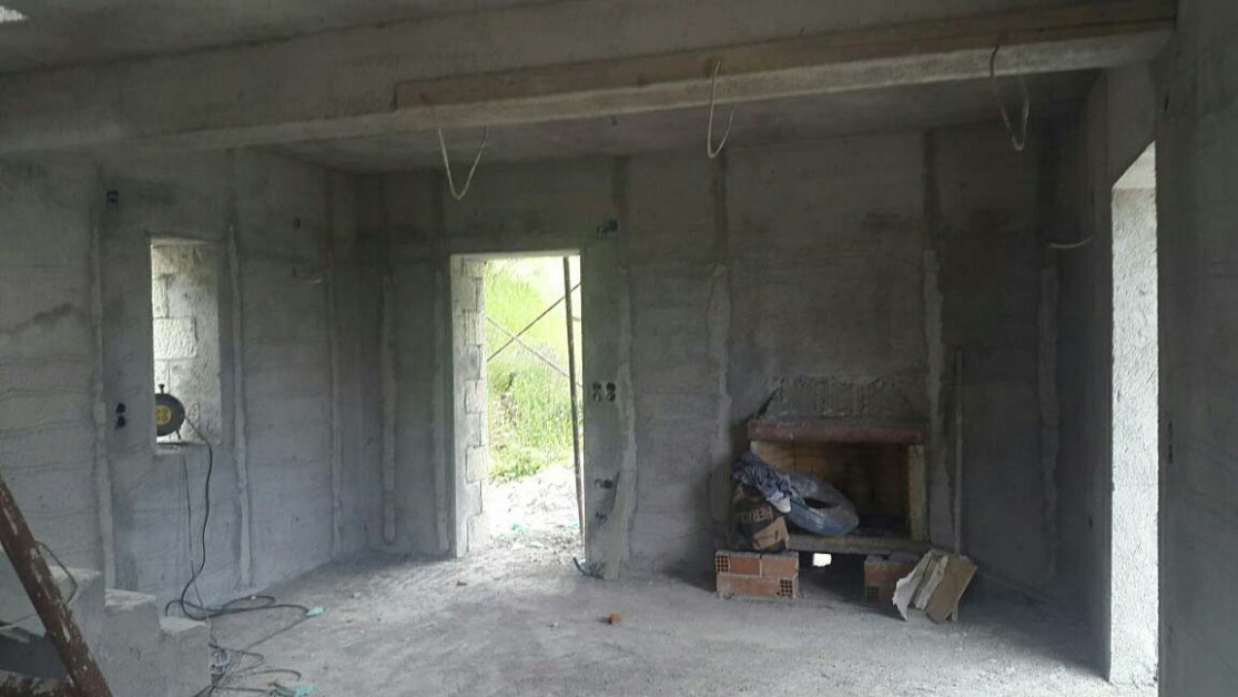 Lefkas Domi Dyo Diorofes Katoikies Agios Petros