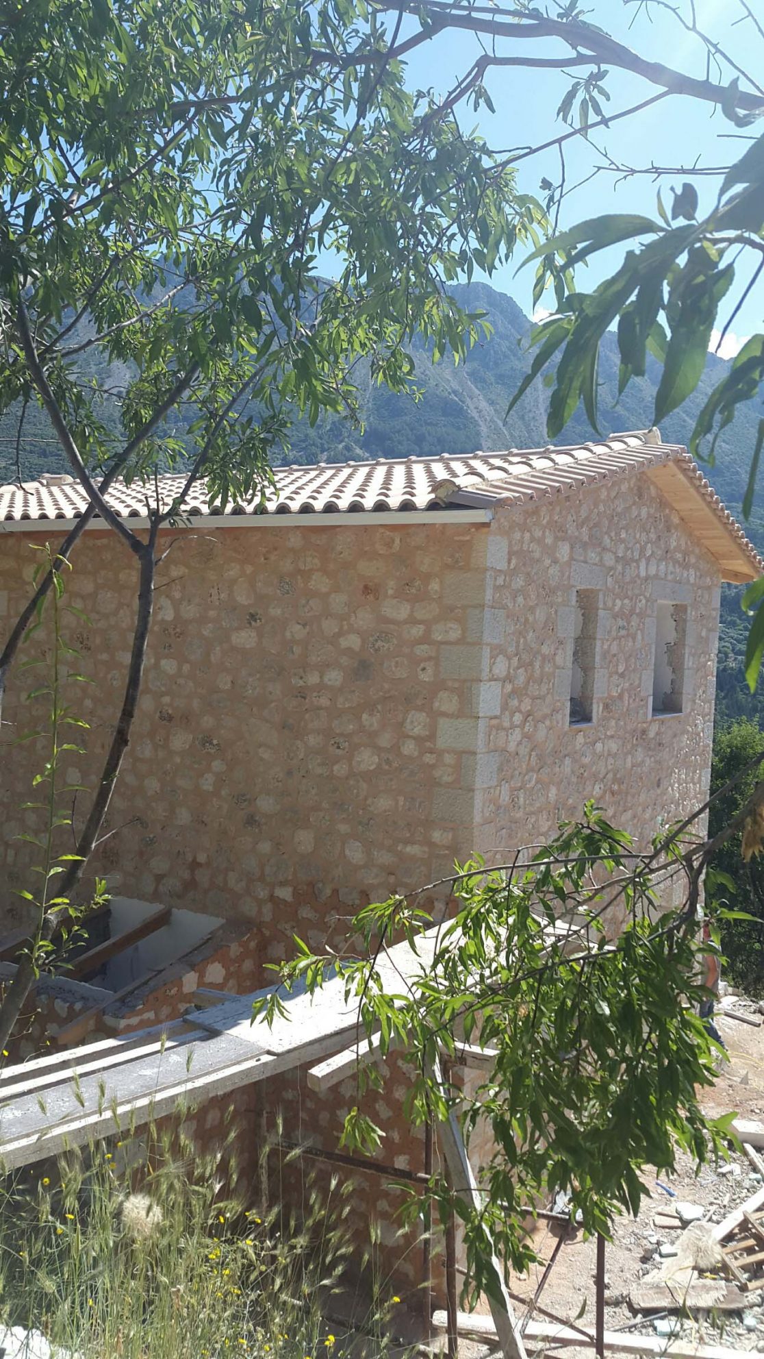 Lefkas Domi Dyo Diorofes Katoikies Agios Petros