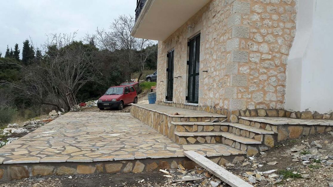 Lefkas Domi Dyo Diorofes Katoikies Agios Petros